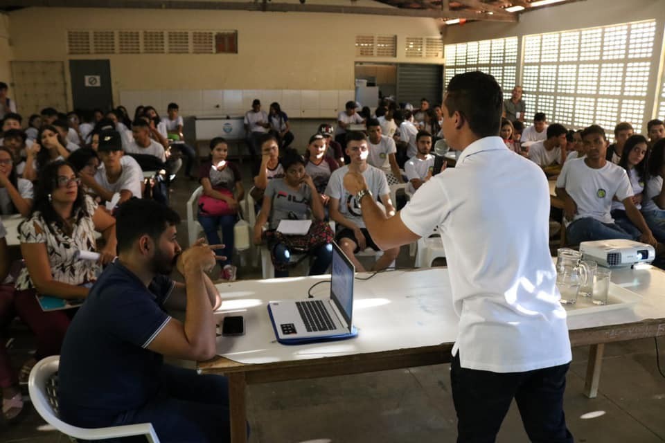 Conversa sobre Políticas Públicas na Escola José Vasconcelos em Mossoró