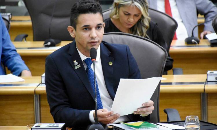 Após solicitação do deputado Allyson, Governo inicia reforma de escola em Governador