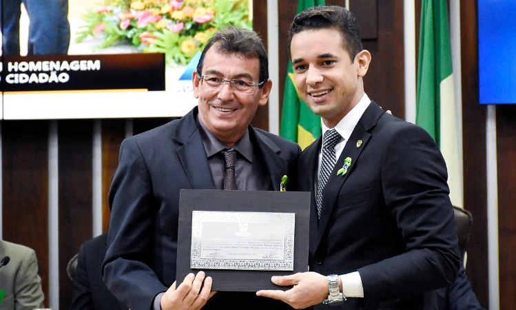 Deputado Allyson Bezerra homenageia Jarbas Mariano em solenidade alusiva ao “Setembro Cidadão”